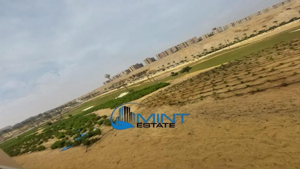 فيلا مستقلة في اب تاون للبيع ثاني صف على اللاجون
