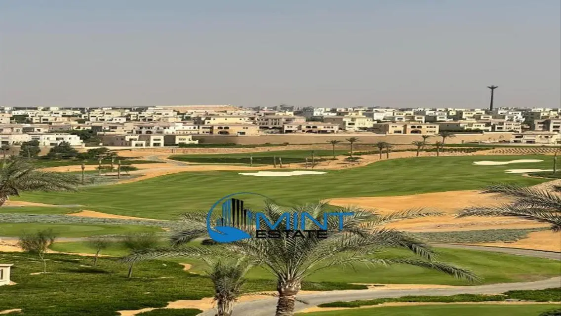 فيلا مستقلة في اب تاون للبيع ثاني صف على اللاجون