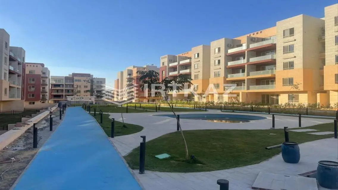 ready to move APT with garden Next to Hyde Park