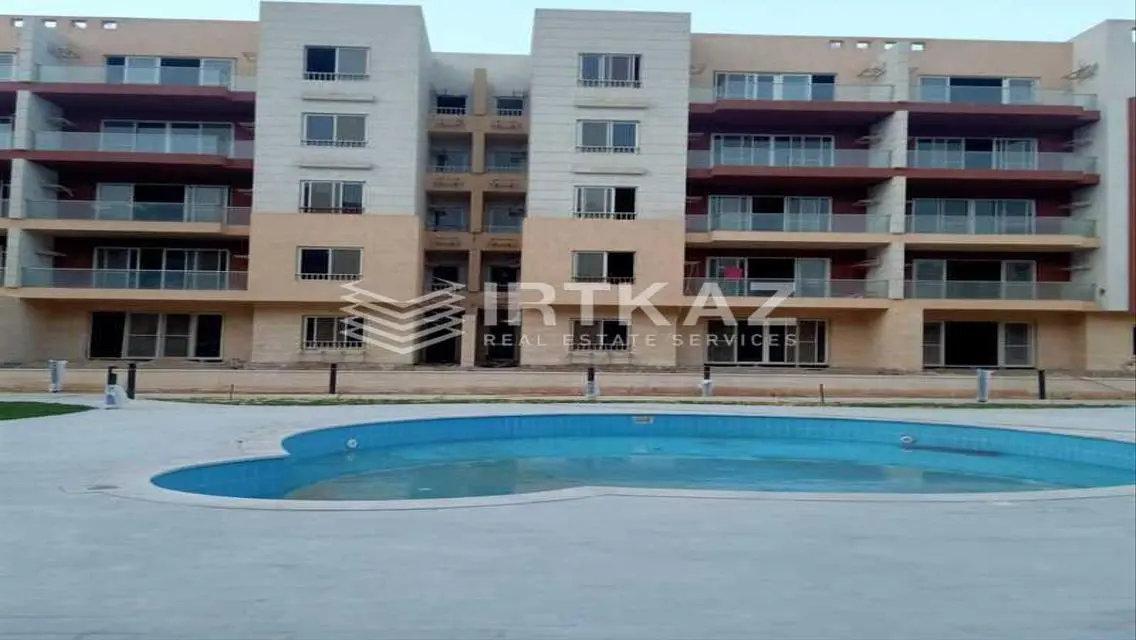 ready to move APT with garden Next to Hyde Park
