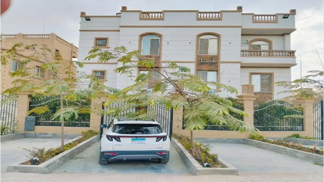فيلا للبيع كمبوند لافيدا البستان 7شقق متشطبين