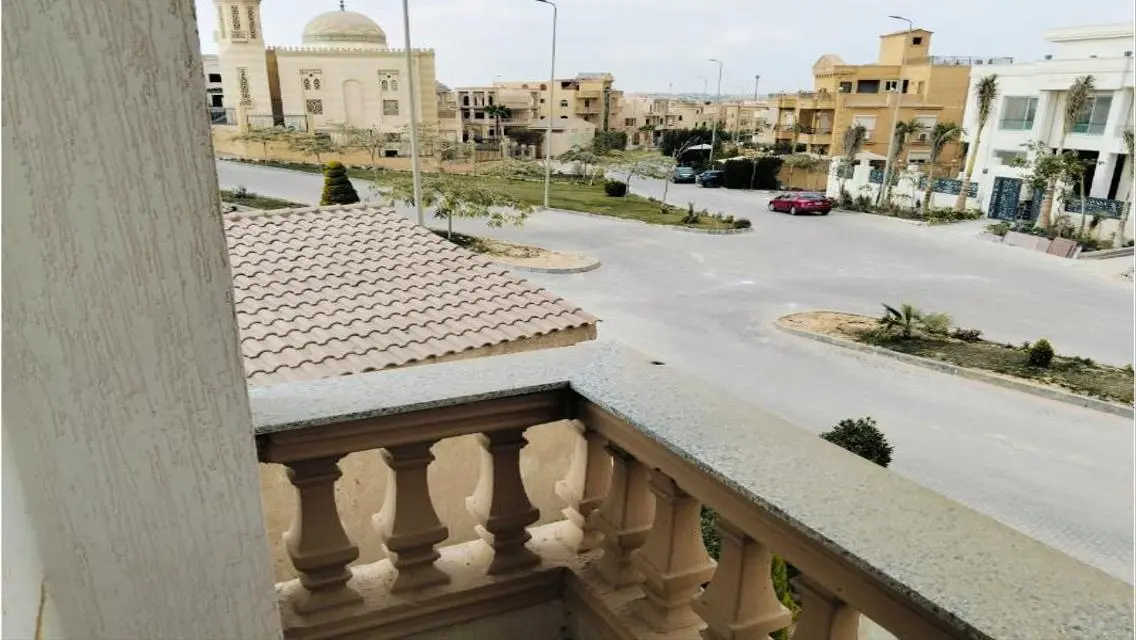فيلا للبيع كمبوند لافيدا البستان 7شقق متشطبين