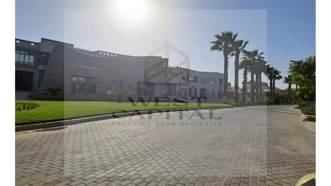 شقة فاخرة بحمام سباحة وحديقة خاصة