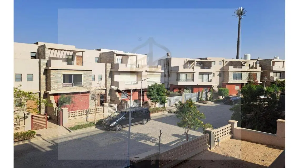 شقة فاخرة بحمام سباحة وحديقة خاصة