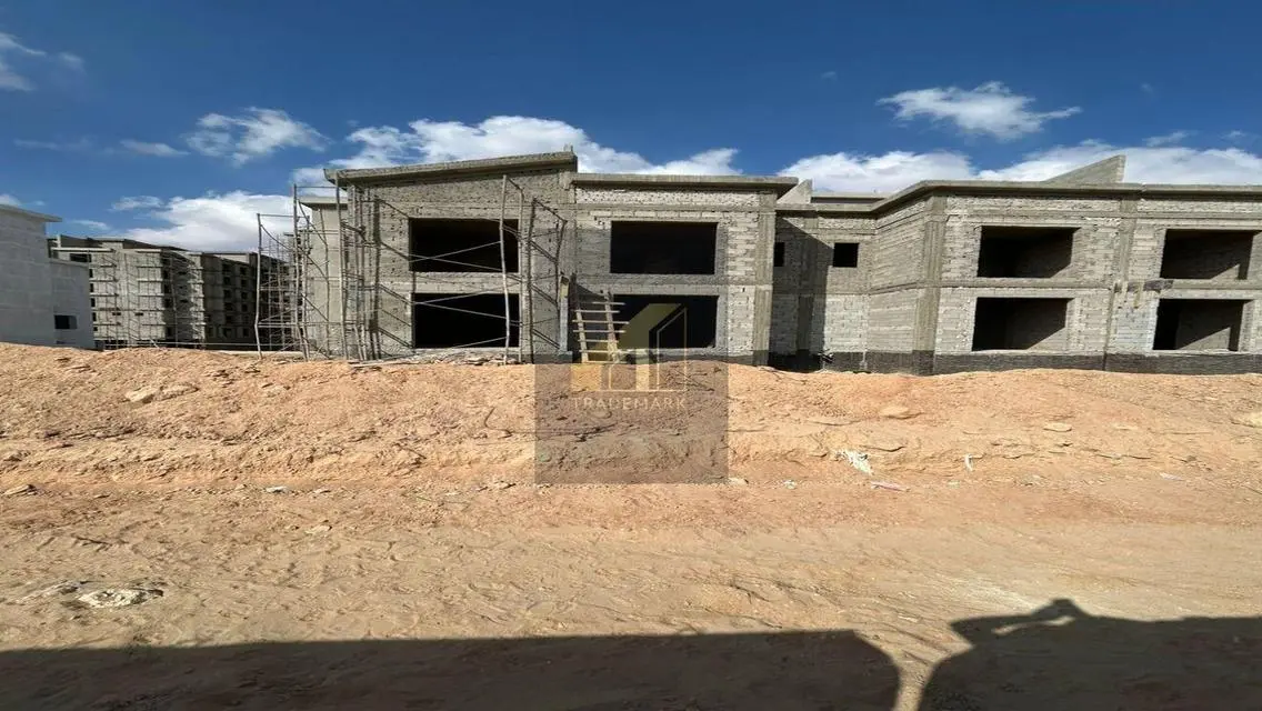 town House Middle for Sale in Creek Town lowest pz