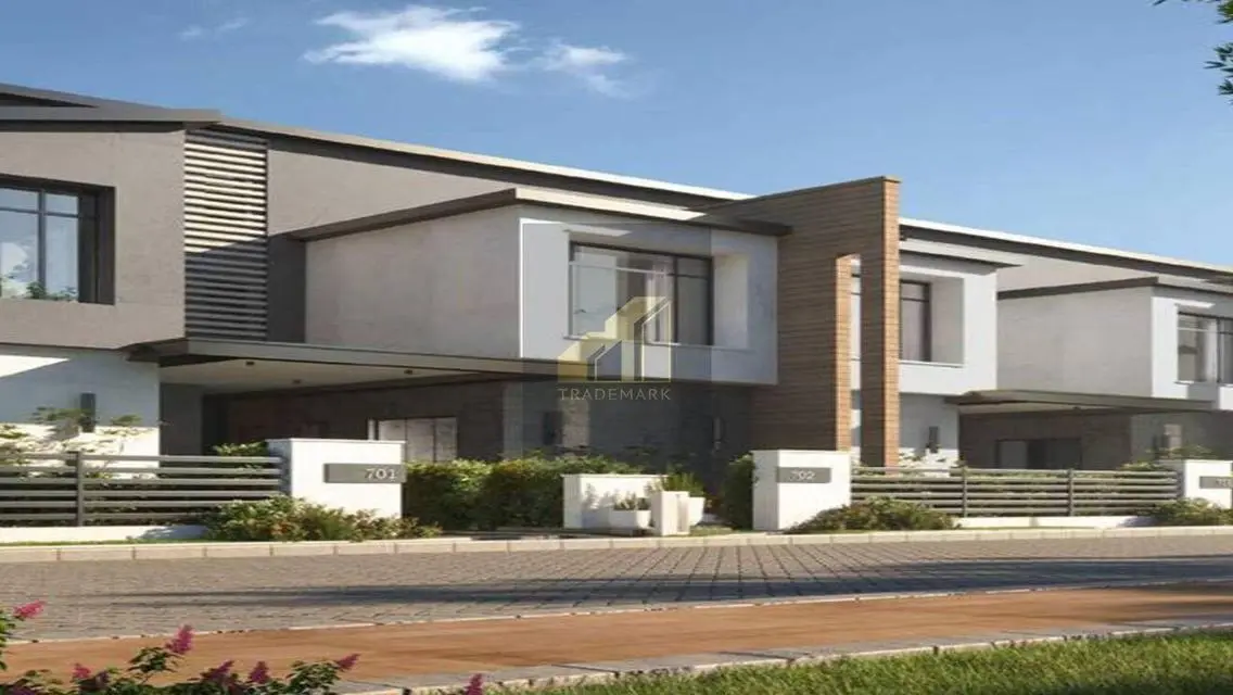 town House Middle for Sale in Creek Town lowest pz