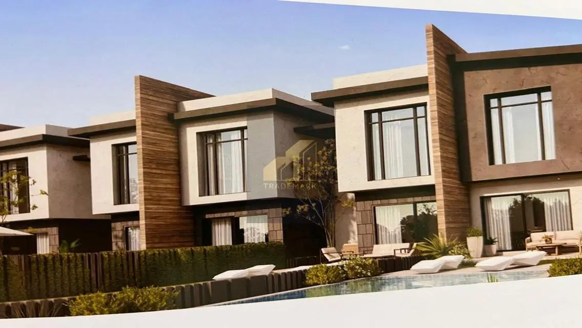 town House Middle for Sale in Creek Town lowest pz