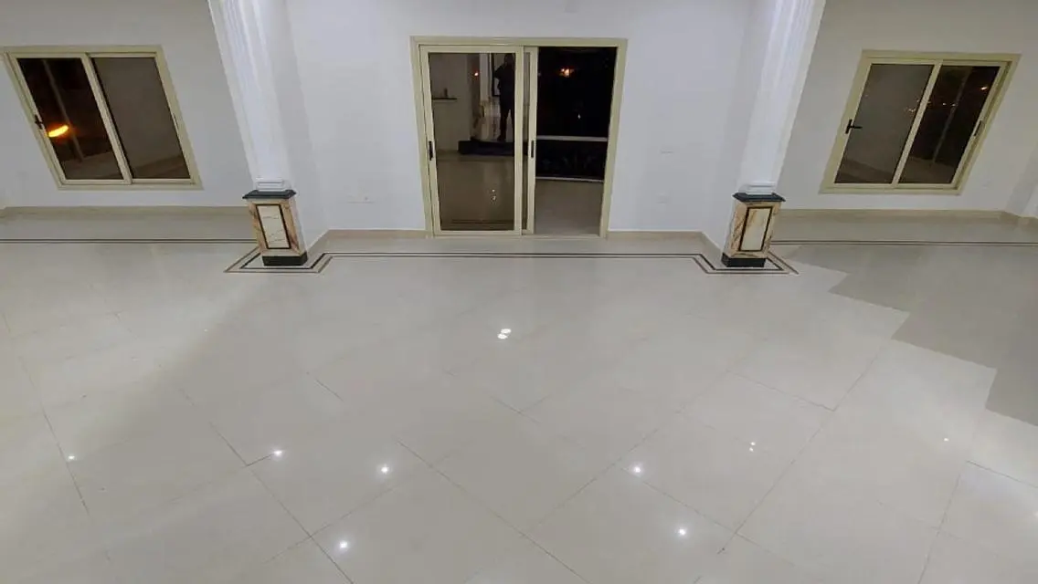 شقة فاخرة للبيع بمساحة 350 متر