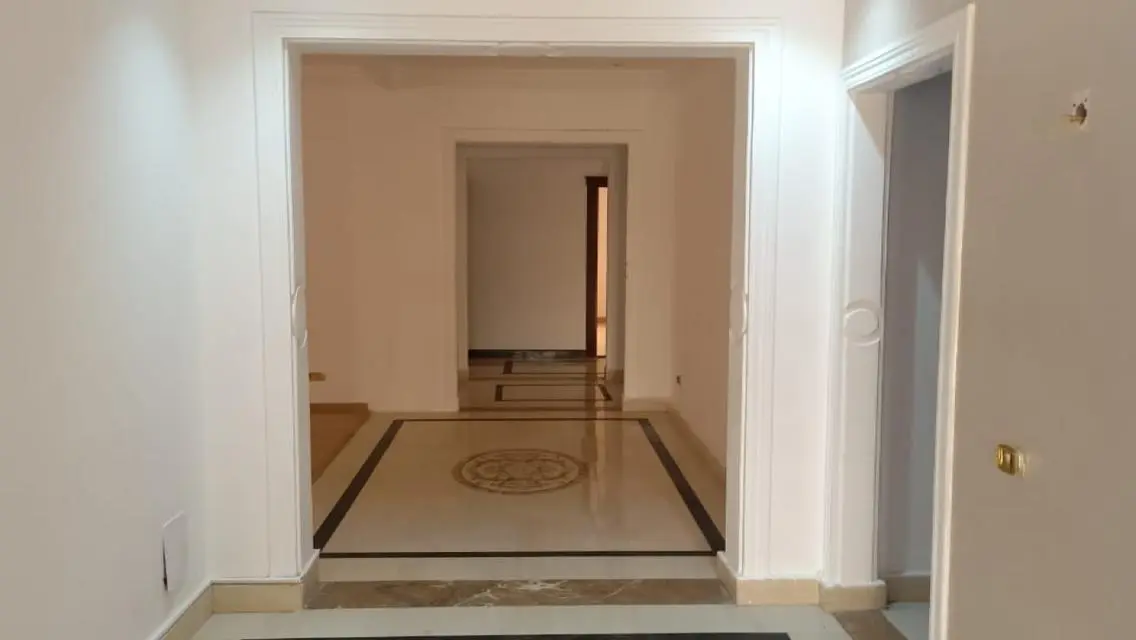 شقة فاخرة للبيع بمساحة 350 متر