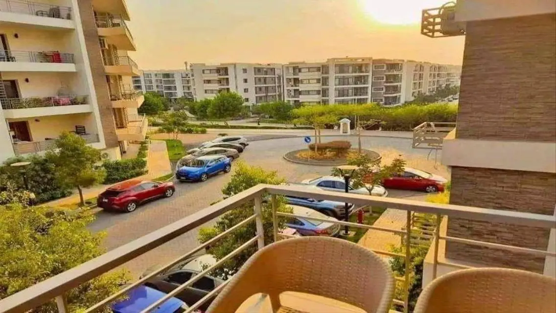 شقه في كمبوند تاج سيتي بالقرب من مصر الجديده