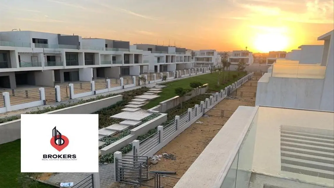 استاندلون للبيع في فيفث سكوير ( المراسم )