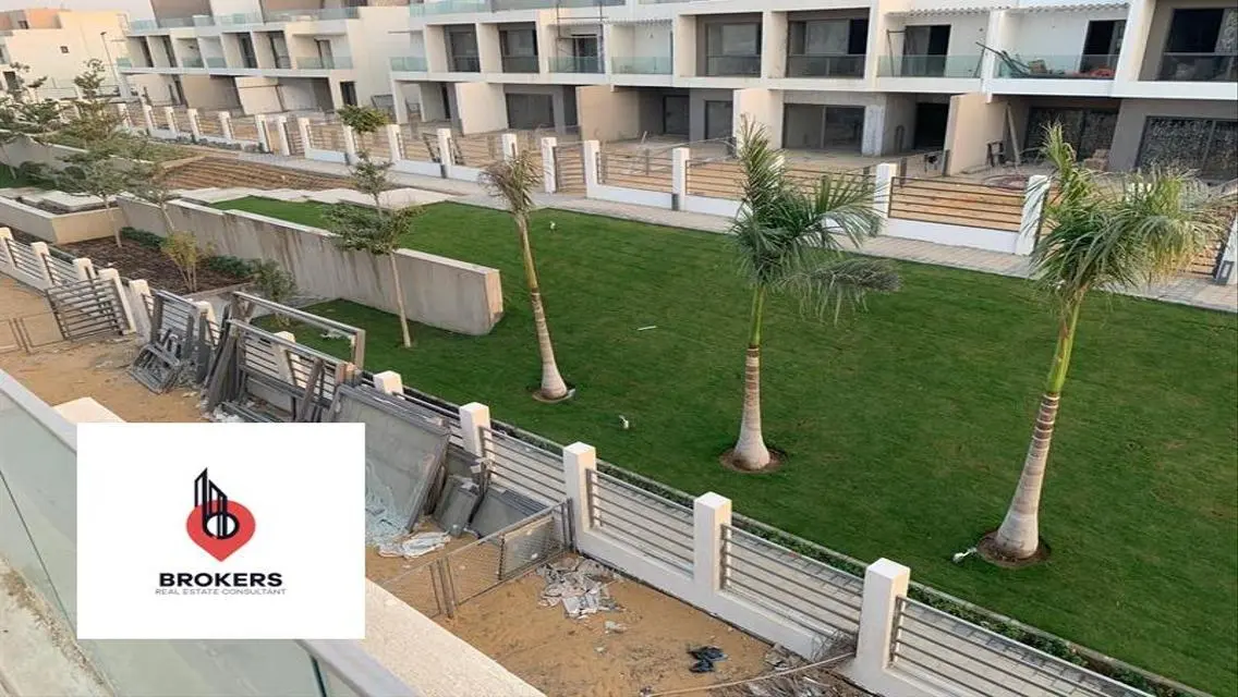 استاندلون للبيع في فيفث سكوير ( المراسم )