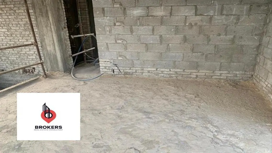 استاندلون للبيع في فيفث سكوير ( المراسم )