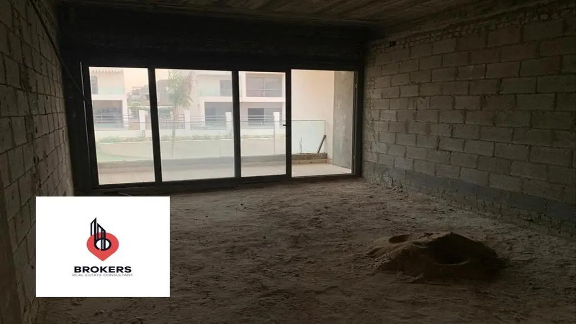 استاندلون للبيع في فيفث سكوير ( المراسم )