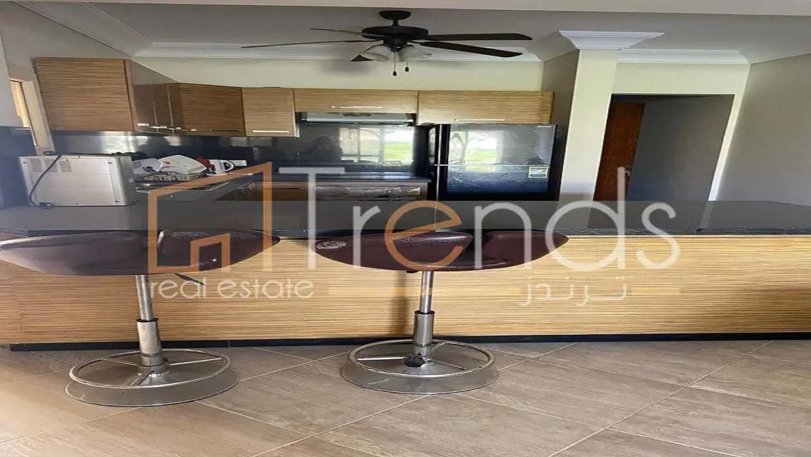فيلا فاخرة مع غرف خادمة وحديقة خاصة للبيع