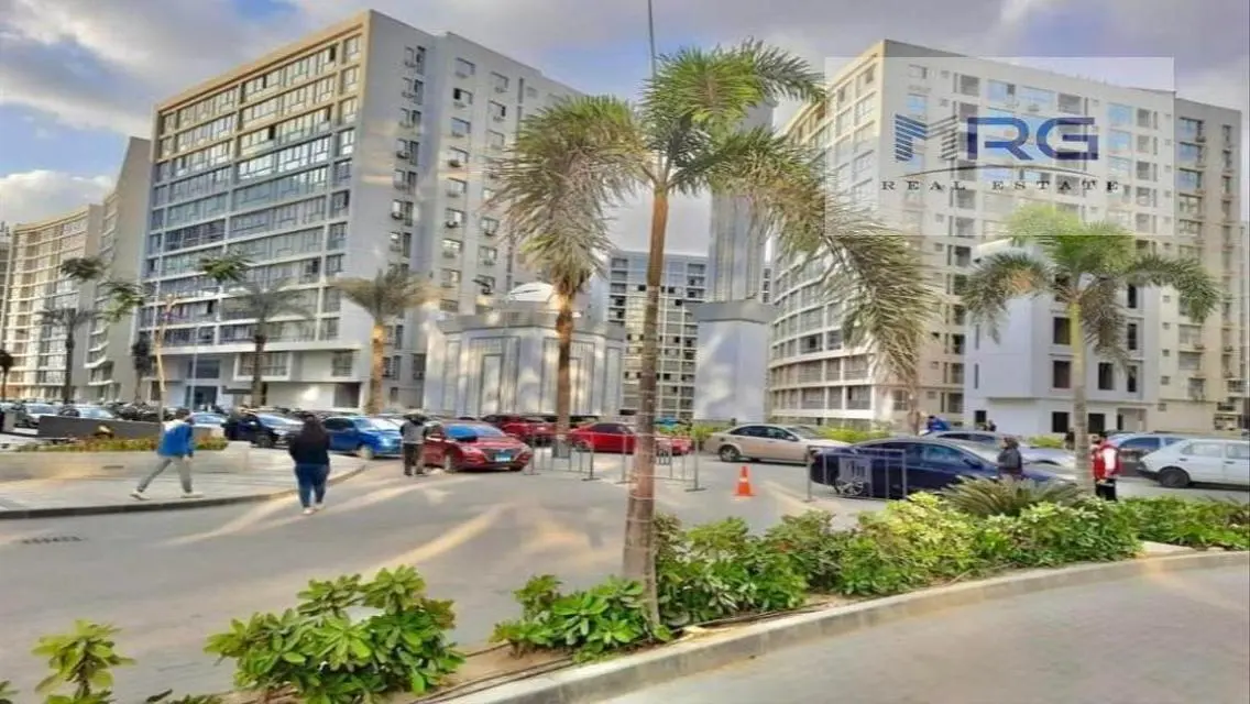 3-bedroom apartment with living room and open view