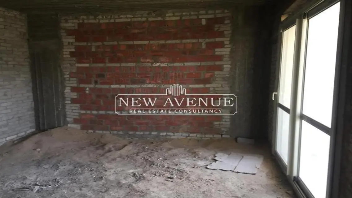 Apartment very prime location for sale 3 bedrooms
