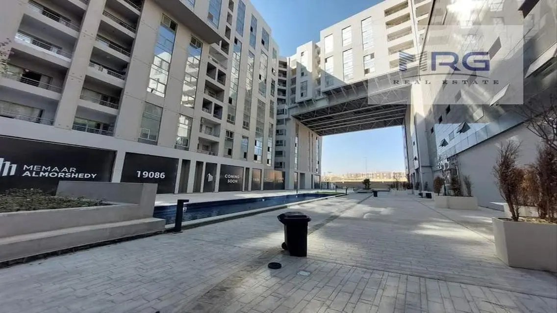180 m² apartment in Crystal Plaza Compound