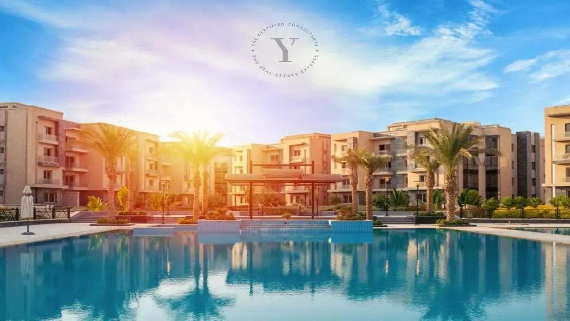 Luxurious Apartment with Private Garden and Pool Overlooking Lakes
