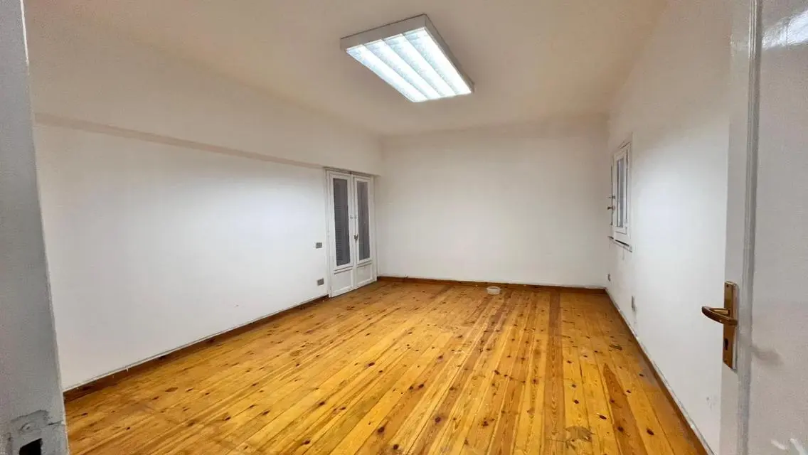 For Sale: Property 220 Square Meters in a Prime Location