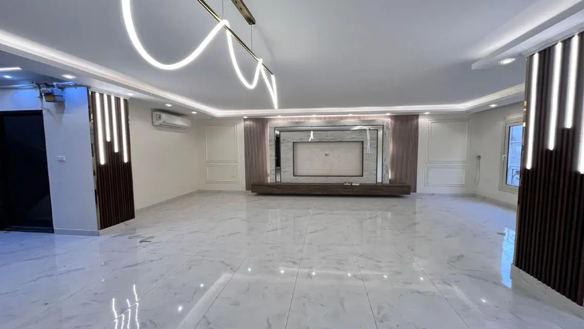 For Sale: Property 220 Square Meters in a Prime Location