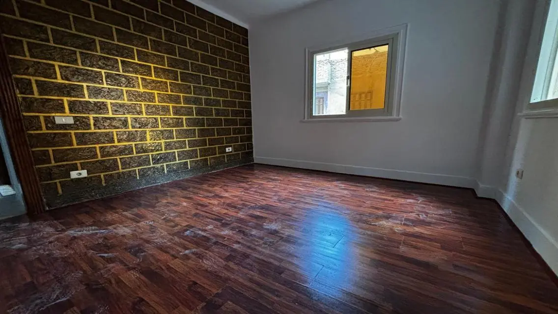 For Sale: Property 220 Square Meters in a Prime Location