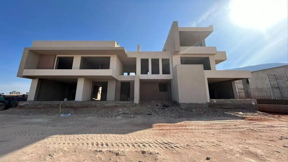 Luxury 4 Bedroom Villa with Private Pool and Garden