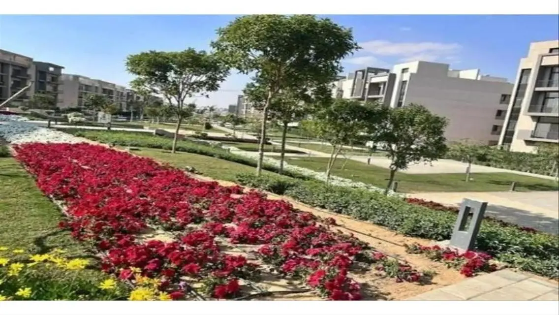 Luxury Apartment in Al Marasem Compound - Fifth Square 130 sqm