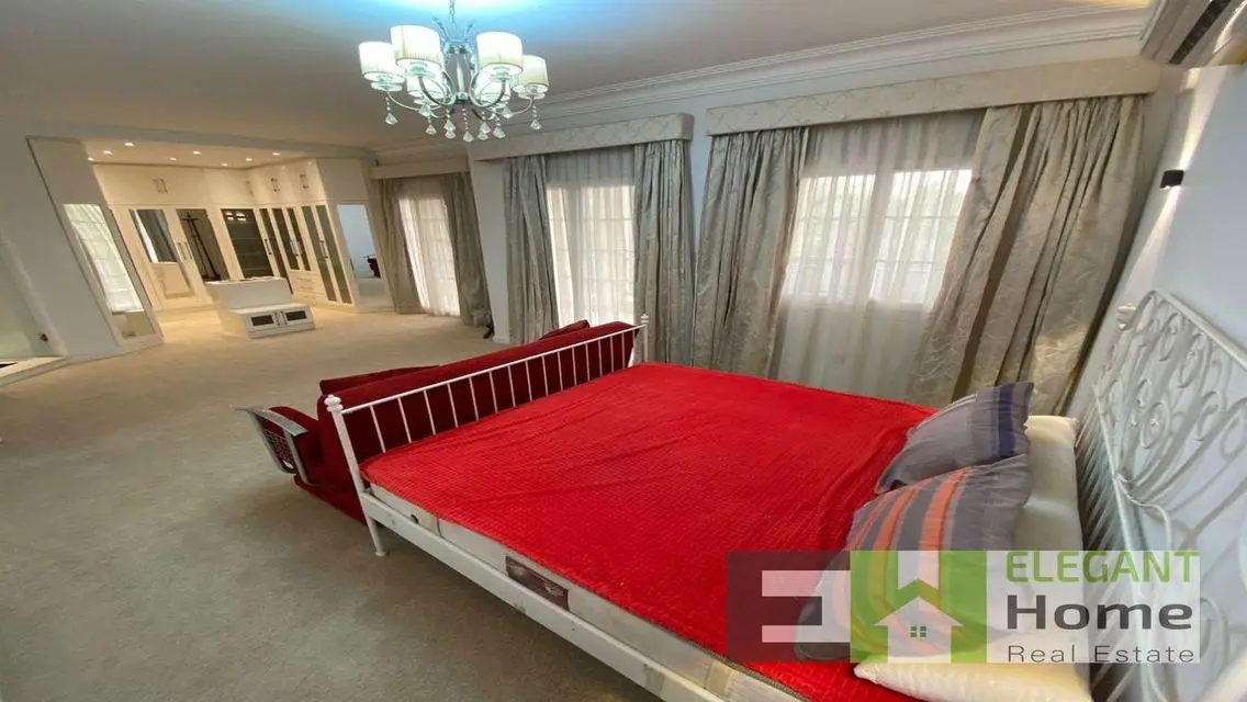Luxury Apartment with Private Garden and Pool