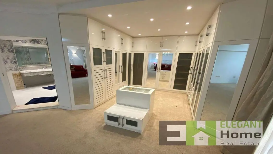 Luxury Apartment with Private Garden and Pool
