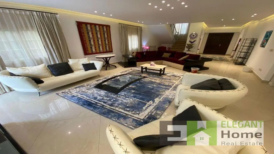 Luxury Apartment with Private Garden and Pool