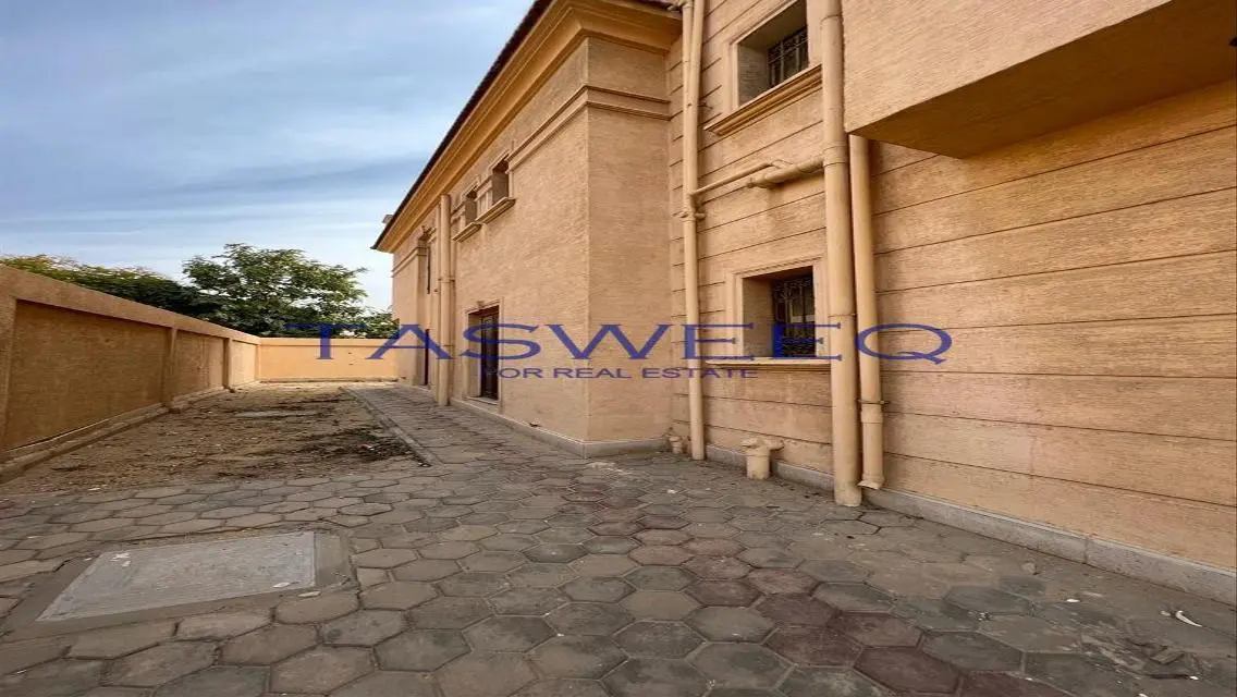 Luxury Property with Spacious Private Garden