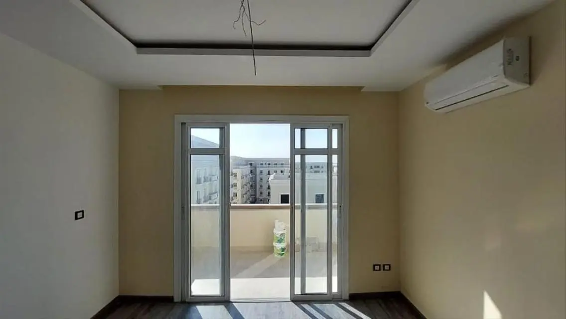 شقة فاخرة مع شرفة وحارس أمن