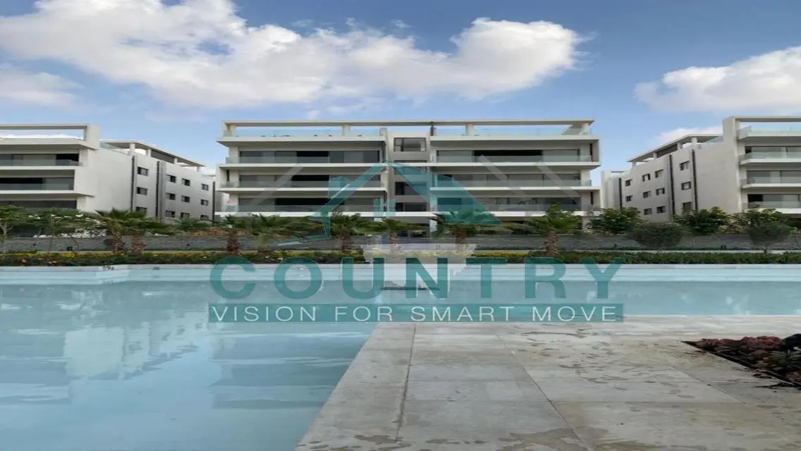 Luxury Apartment with Lake View
