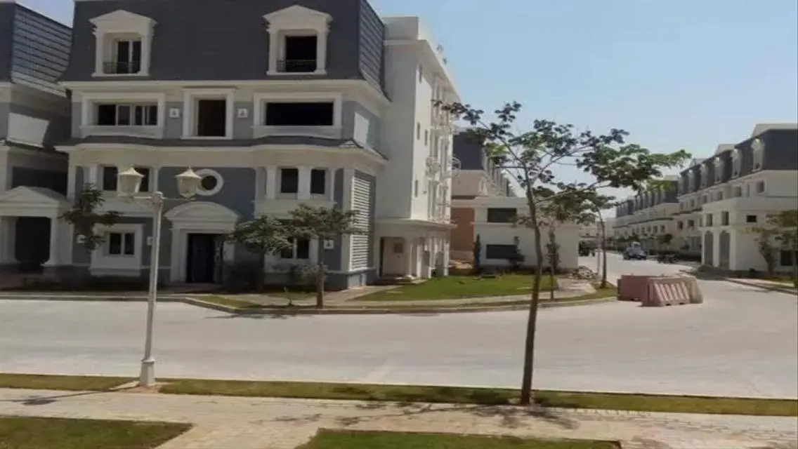 شقة فاخرة مطلة على الجبل للبيع