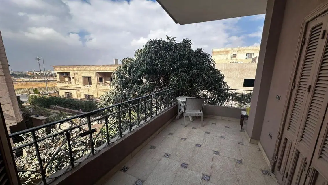 شقة رائعة للإيجار بمساحة 215 متر