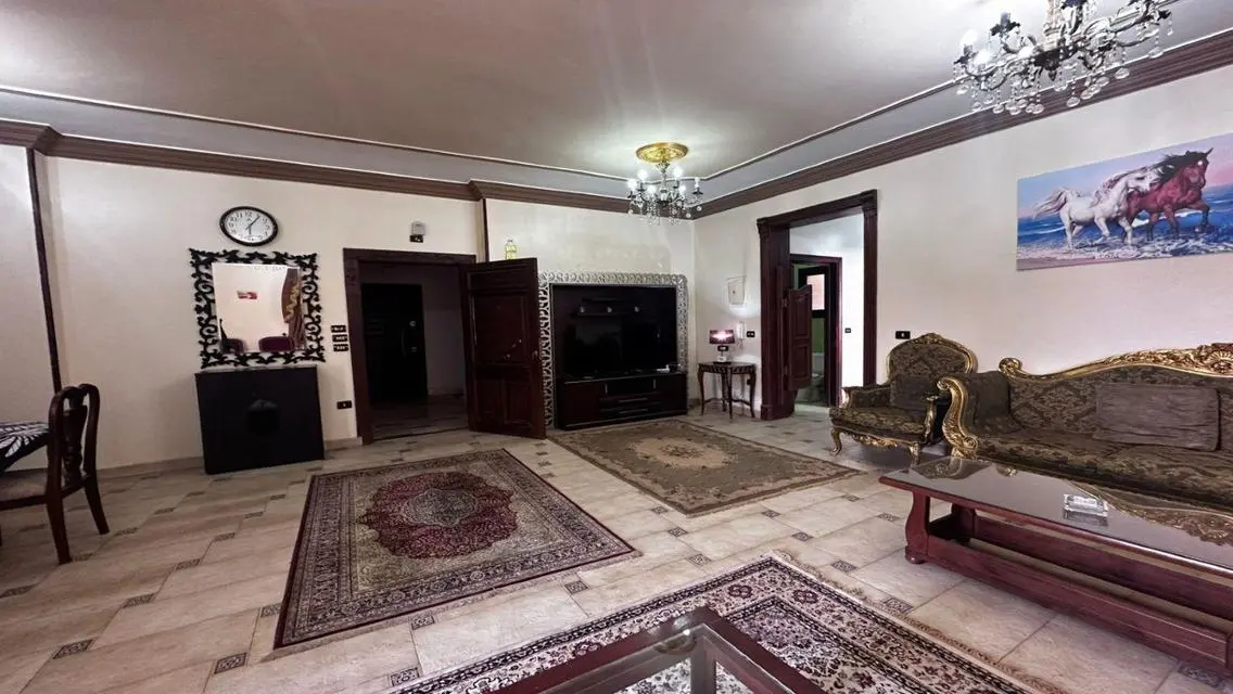 شقة رائعة للإيجار بمساحة 215 متر