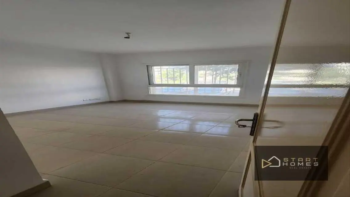 Luxury Apartment in Tower B10
