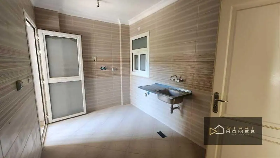 Luxury Apartment in Tower B10