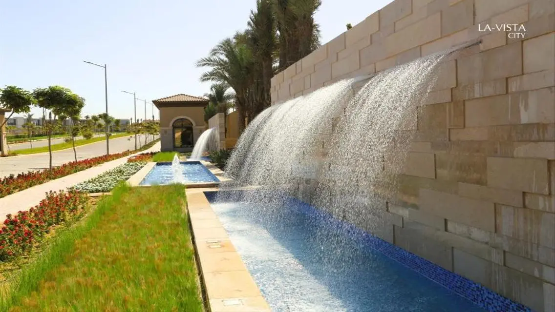 فيلا فاخرة للبيع - 280 متر² على بحيرات