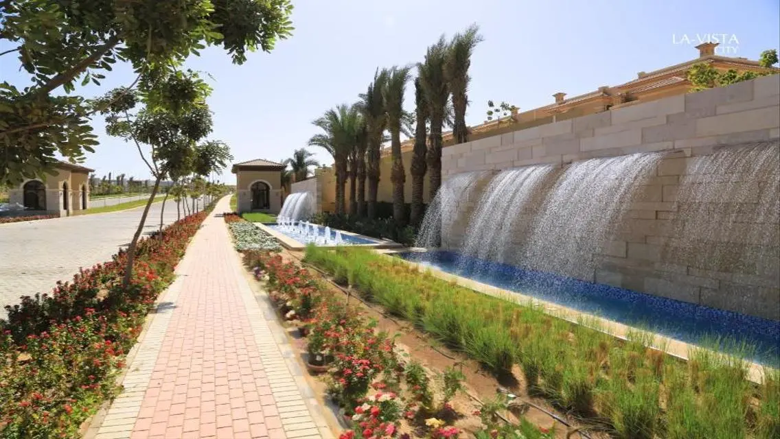 فيلا فاخرة للبيع - 280 متر² على بحيرات