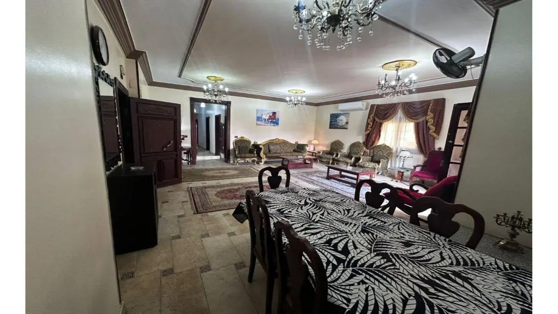 Luxurious Apartment with Scenic Landmark View