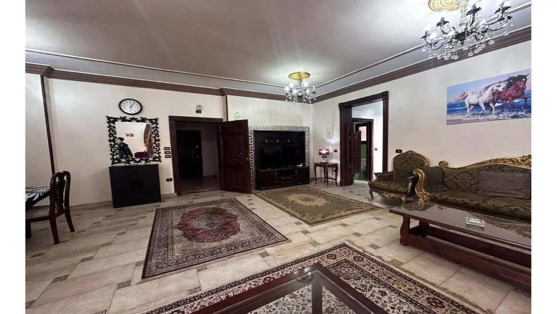 Luxurious Apartment with Scenic Landmark View