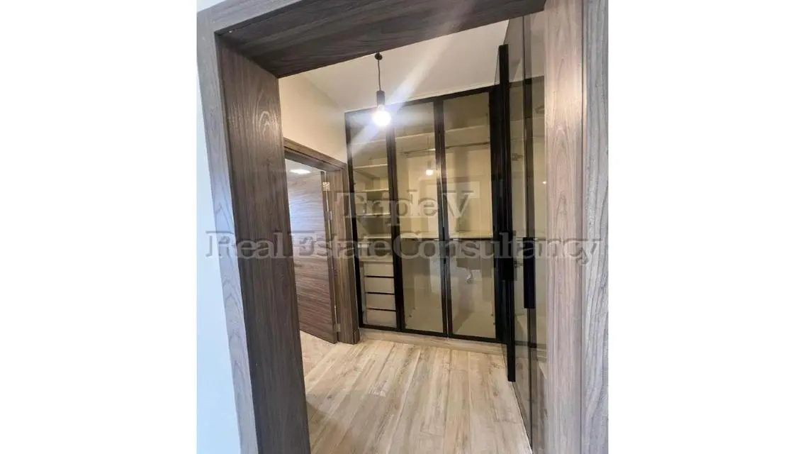 3 Beds Apt With Kitchen, Ac&#39;s, Heaters, Dressing