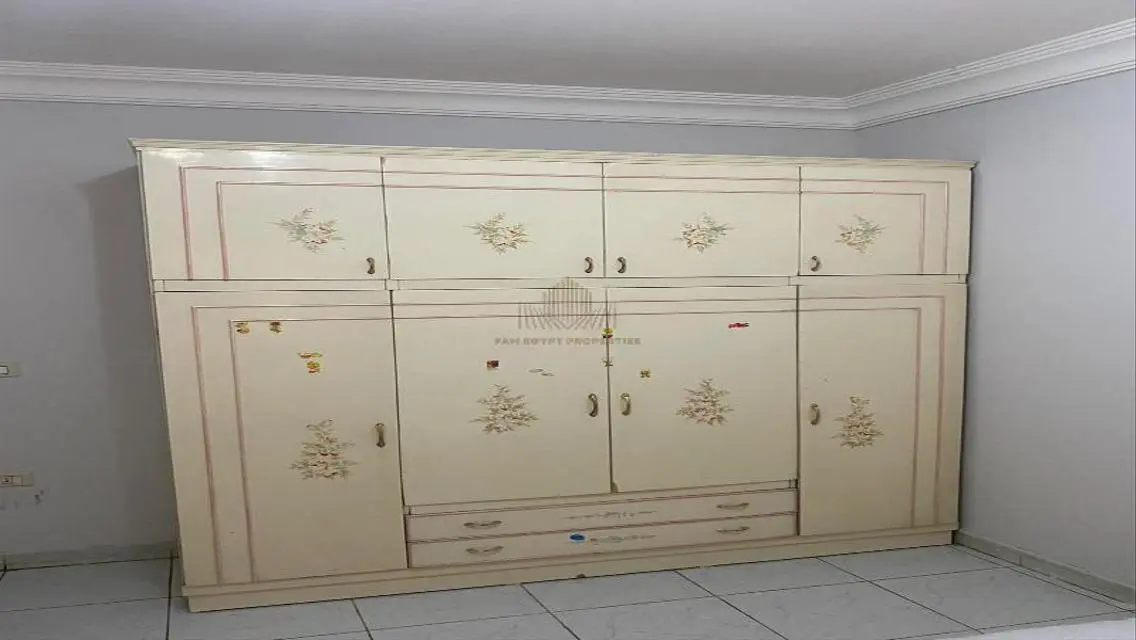 5 Room Apartment for Sale