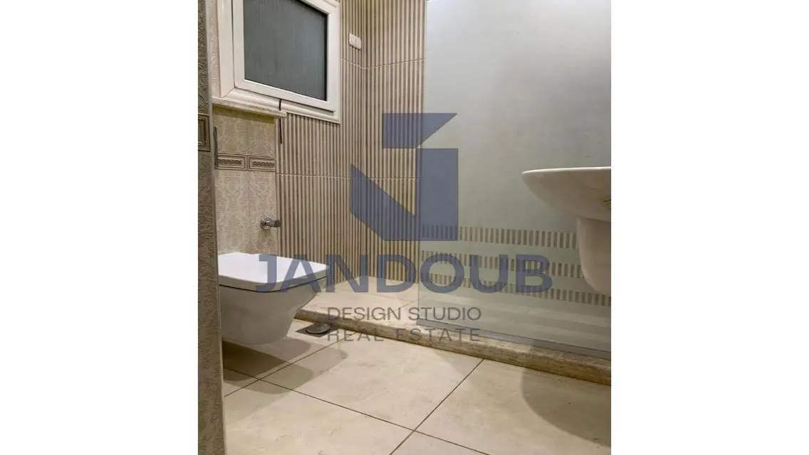 Ground Floor Apartment with Private Garden and Ent