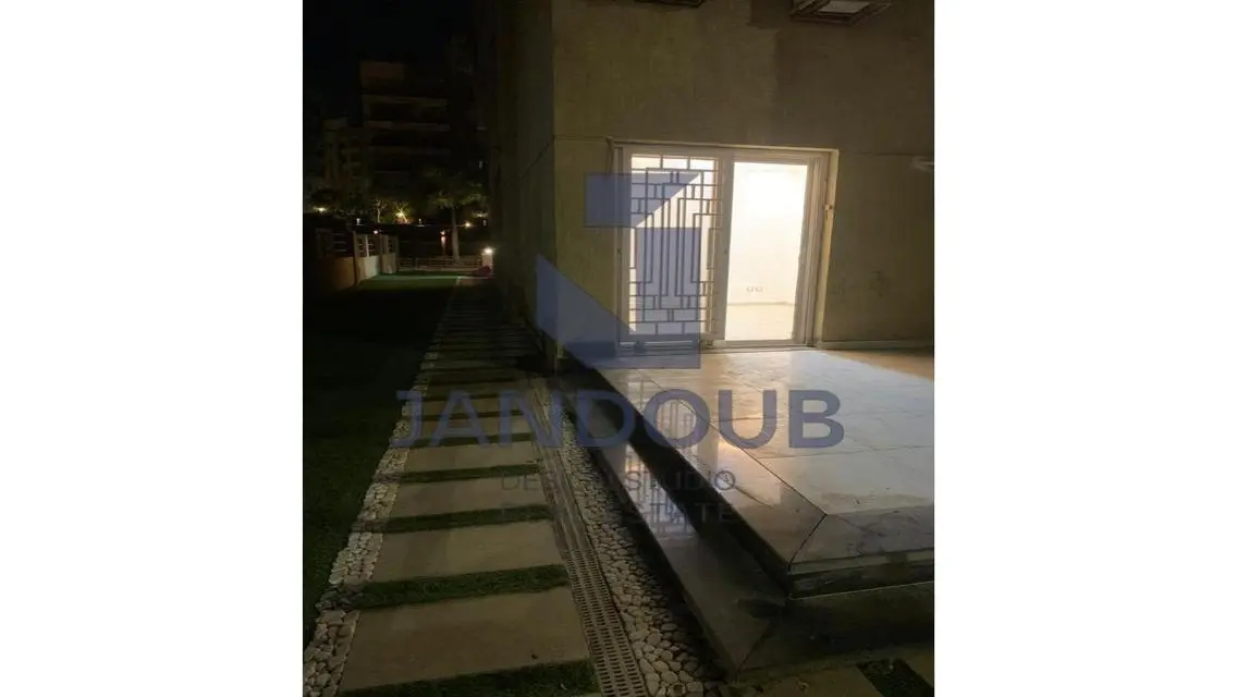 Ground Floor Apartment with Private Garden and Ent