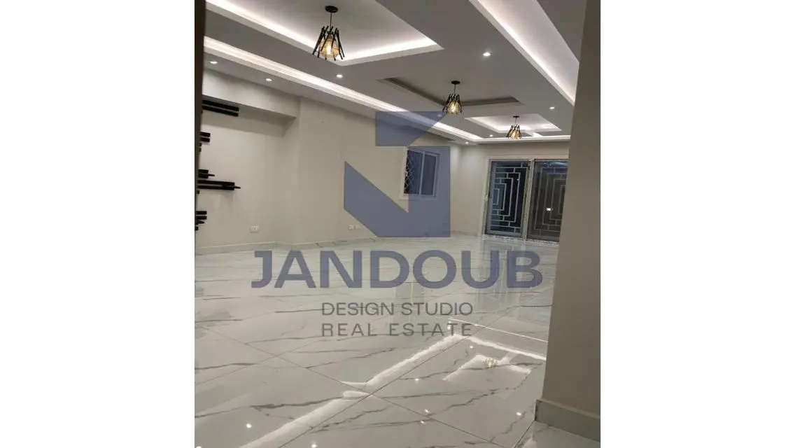 Ground Floor Apartment with Private Garden and Ent