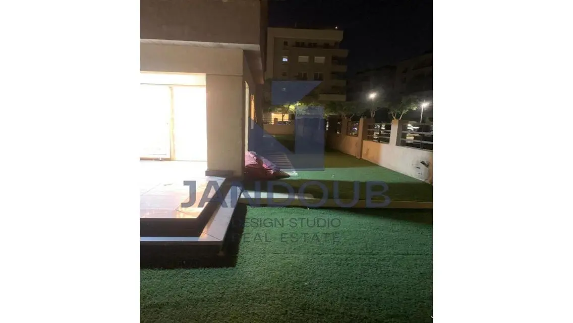 Ground Floor Apartment with Private Garden and Ent