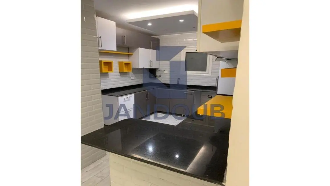 Ground Floor Apartment with Private Garden and Ent